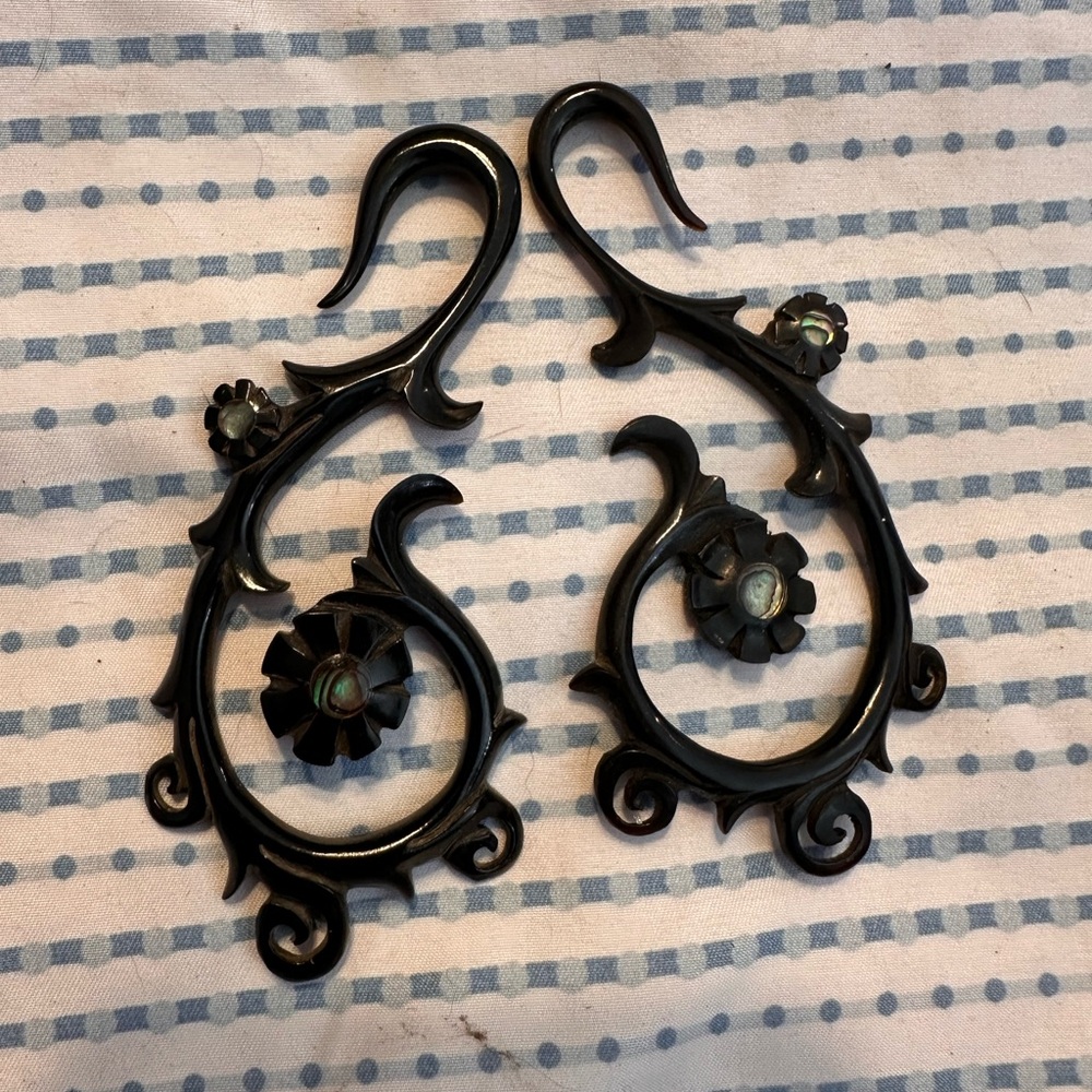 Elegant Black bone Earrings